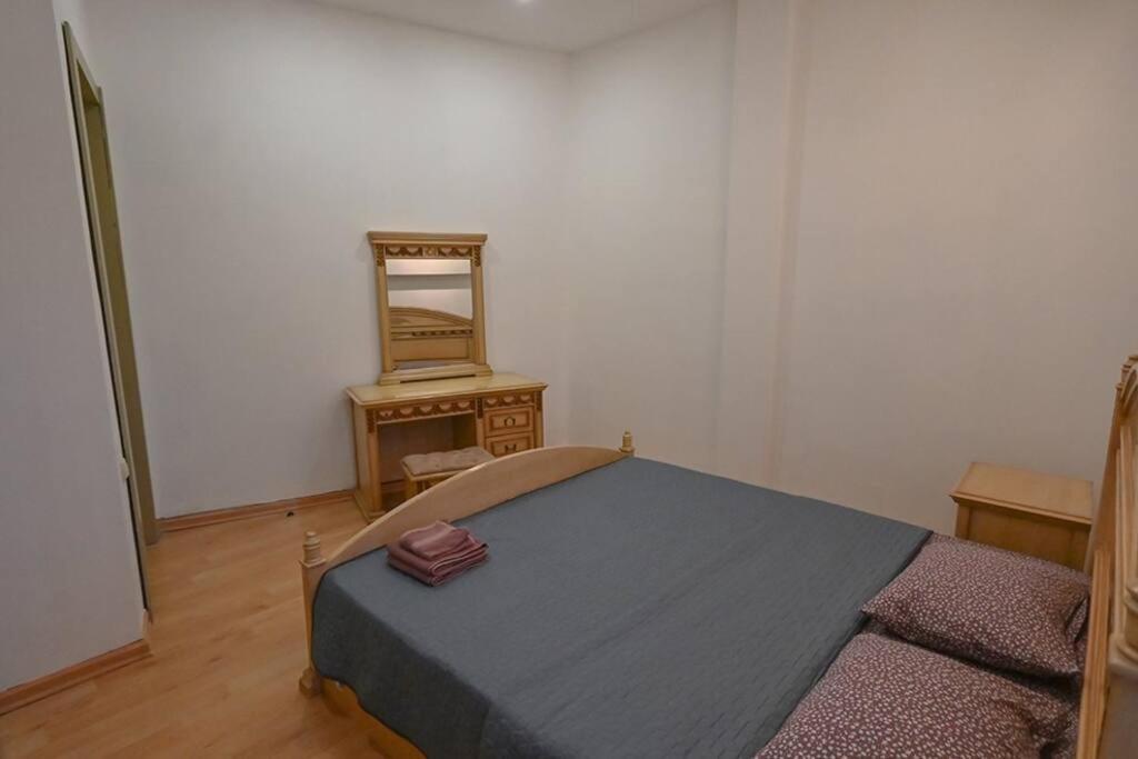 Classic Apt. On Liberty Square Тбилиси Екстериор снимка