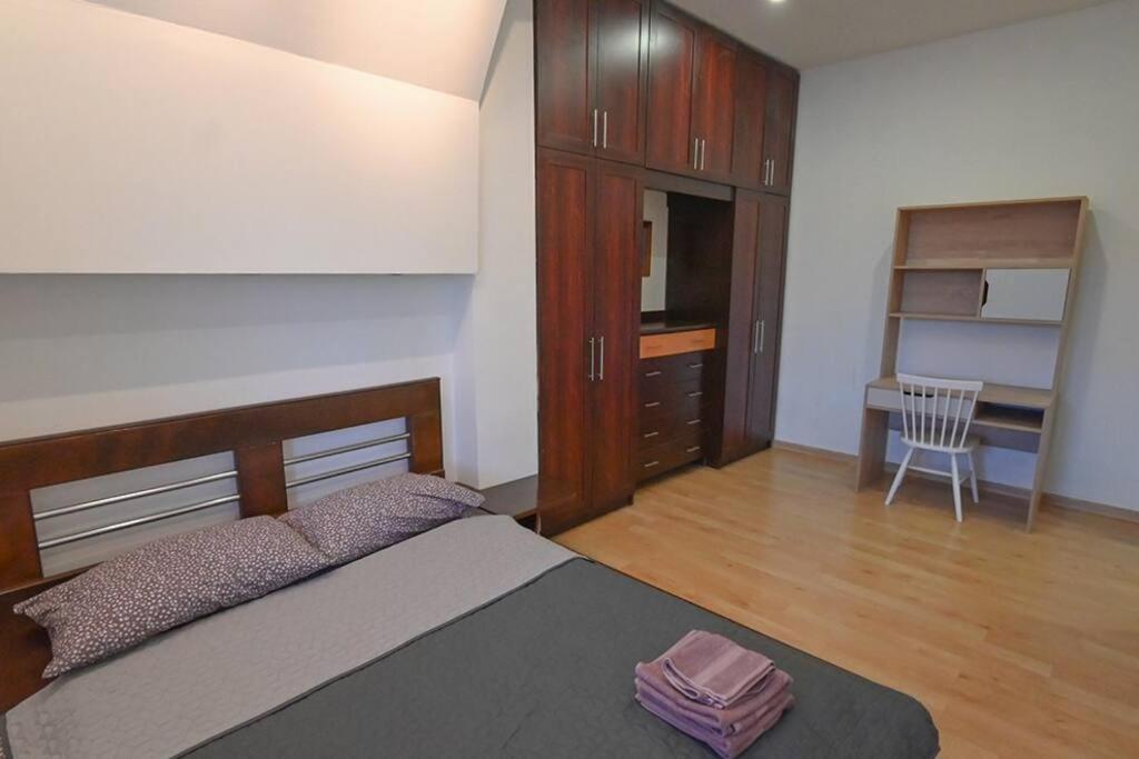 Classic Apt. On Liberty Square Тбилиси Екстериор снимка