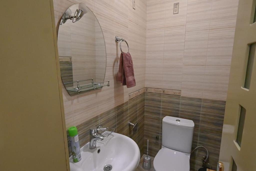 Classic Apt. On Liberty Square Тбилиси Екстериор снимка